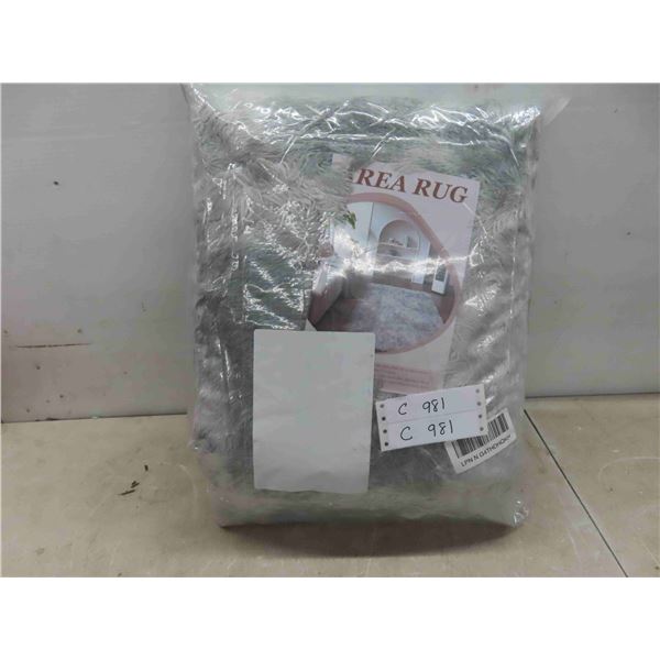 new-grey area rug 4'x6' NSR 