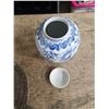 Image 2 : 11" Vases w/ Lid