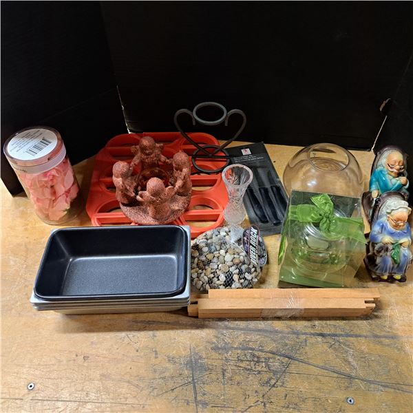 Misc items pans, decore