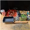 Image 1 : Misc items pans, decore