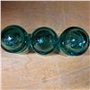 Image 2 : 3 glass insulators