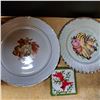 Image 2 : 2 decorative plates and coasters