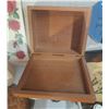 Image 10 : Box of Decorative Items and other Stuff.
