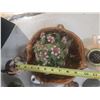 Image 4 : Box of Decorative Items and other Stuff.