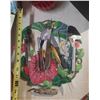 Image 4 : Box of decorative items, plates and kitchen stuff, etc.
