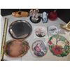 Image 8 : Box of decorative items, plates and kitchen stuff, etc.