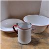 Image 2 : 2 metal bowls and pitcher