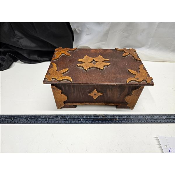 Tramp Art Wooden Box w/ Lid 10.5" x 7.5" x 5"