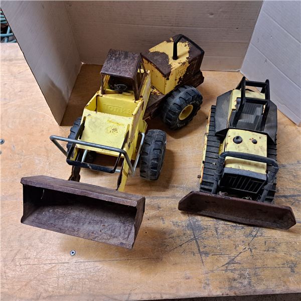 2 tonka truck toys