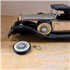 Image 3 : 3 model cars, 1 car is broken