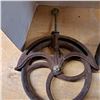 Image 2 : 2 antique well pullies