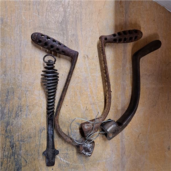 Stove cranks and lifter