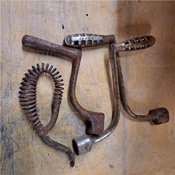 Stove cranks and lifter