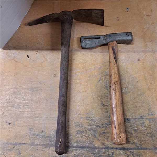 Hammer, shovel pickaxe