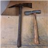 Image 1 : Hammer, shovel pickaxe