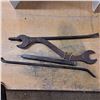 Image 1 : pry bars and wrench