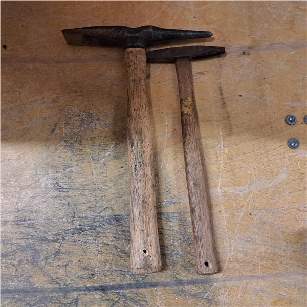 2 chipping hammers