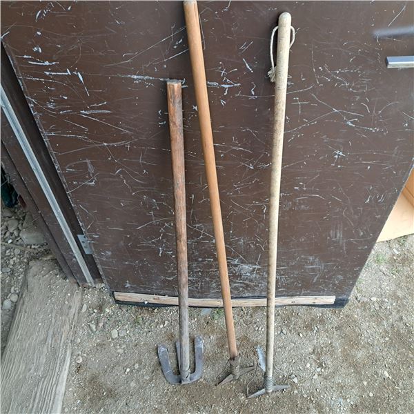 2 vintage hand mops and hoe