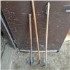 Image 1 : 2 vintage hand mops and hoe