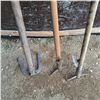 Image 2 : 2 vintage hand mops and hoe