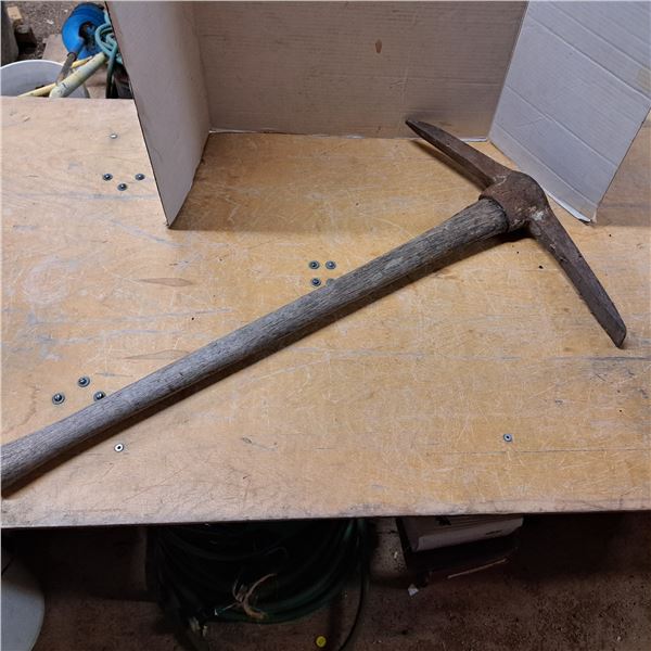 Pickaxe tool