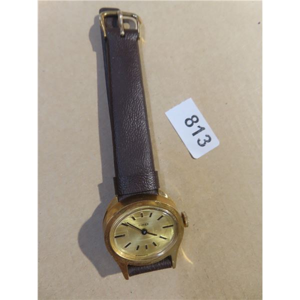 VINTAGE TIMEX LADIES MAN WIND ,  RUNS