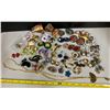 Image 1 : LARGE LOT OF VINTAGE FASHION JEWELRY