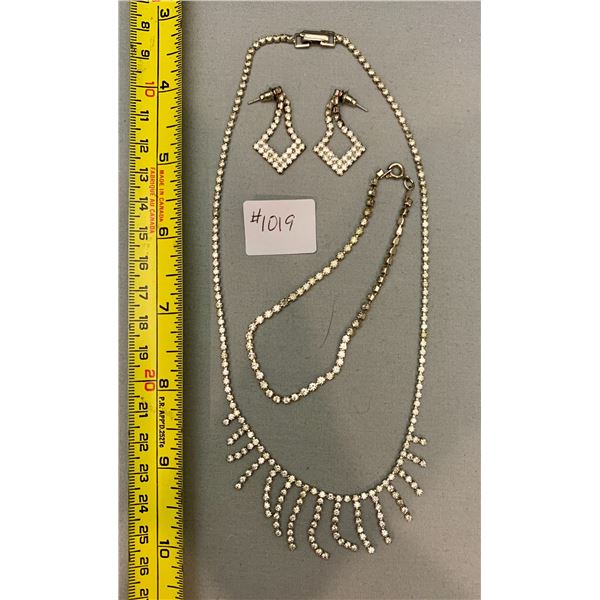 VINTAGE 4 PIECE RHINESTONE NECKLACE, EARRINGS, BRACELET SET. SIMILAR QUALITY TO SHERMAN