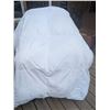 Image 1 : White Puffy Twin Comforter