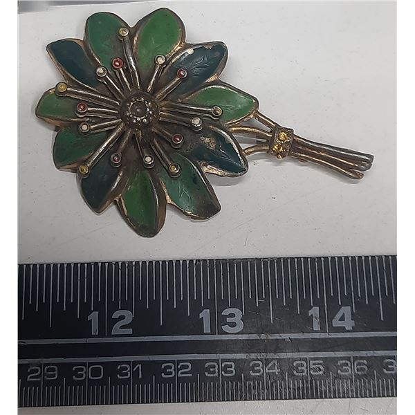 Leafy brooch