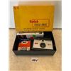 Image 2 : Kodak case with camera and flash bulbs