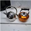 Image 1 : 2 metal tea pots
