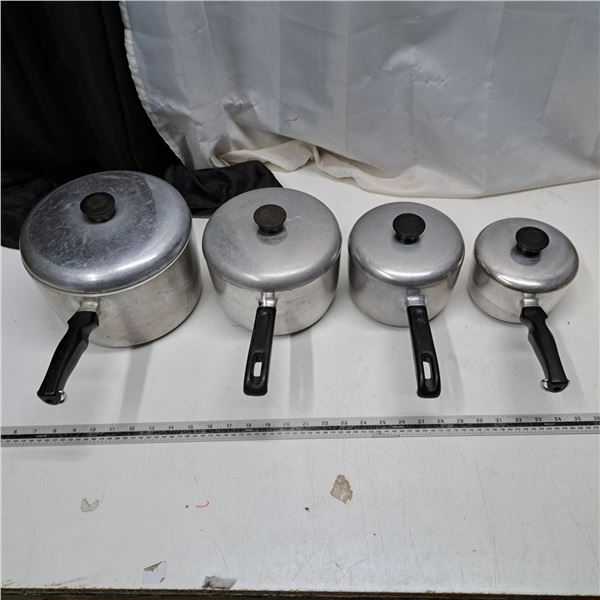 lot of 4 metal pots with lids