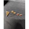 Image 1 : (2) Pair of earrings + Brooch