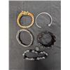 Image 1 : (5) Bracelets (1) Giraffe