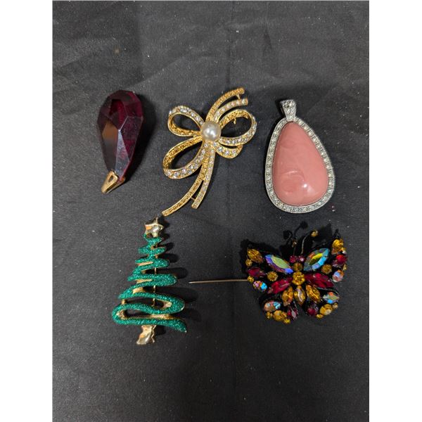 (3) Brooch's (2) Pendants