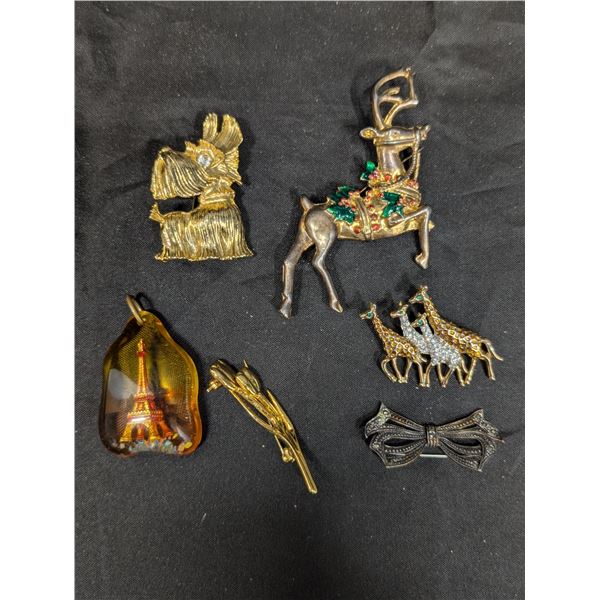 (5) Brooch's (1) Pendant (1) Giraffe