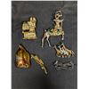 Image 1 : (5) Brooch's (1) Pendant (1) Giraffe