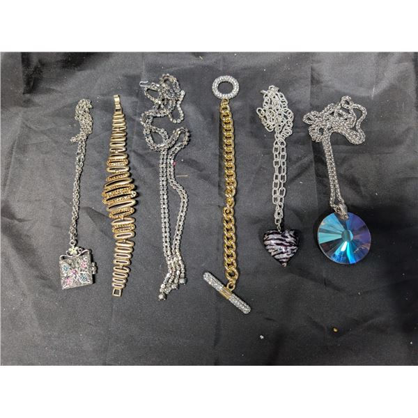 (4) Necklace (2) Bracelets
