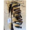 Image 2 : 13 Vintage Awls + Needles