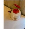 Image 3 : 1 Red + White Enamel Pot + + Lit, Offset Handle