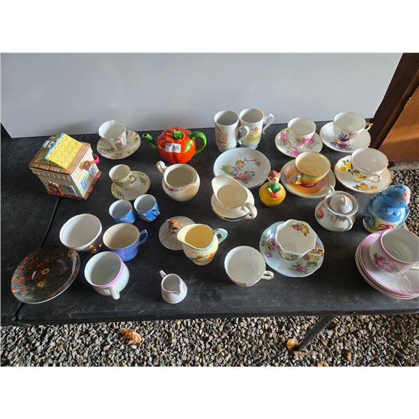 Over 40 assorted tea/ coffee related items- most match
