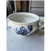 Image 4 : 30 random items from china cabinat+ cupboard , head vase, chamber pot, stemware, elephant+ rabbit