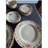 Image 3 : 50 pieces alfred meakin dinner ware 18kt solid gold border " rosecliffe"