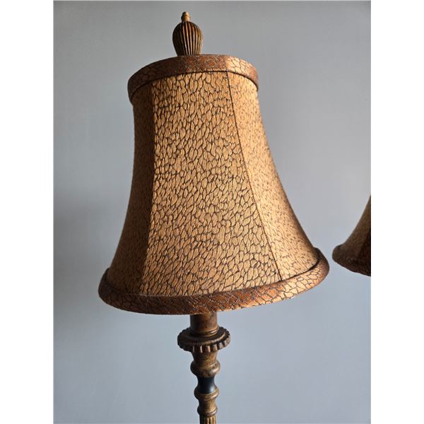 Pair of vintage table lamps 22"tall - both working