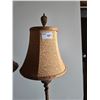 Image 2 : Pair of vintage table lamps 22"tall - both working