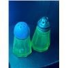 Image 3 : Vintage green uranium glass S&P shakers.