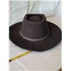 Image 2 : Vintage Smithbilt western hat. Heavy felt with leather braid cord.