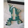 Image 5 : Frog lot. 3D picture, thermometer etc.