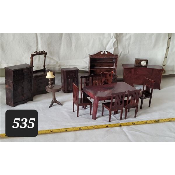 Vintage Renual miniature doll house furniture.